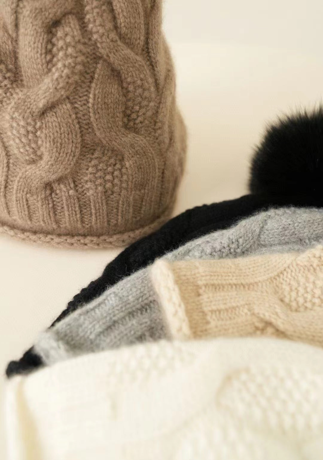 Pom Pom Beanie Cashmere