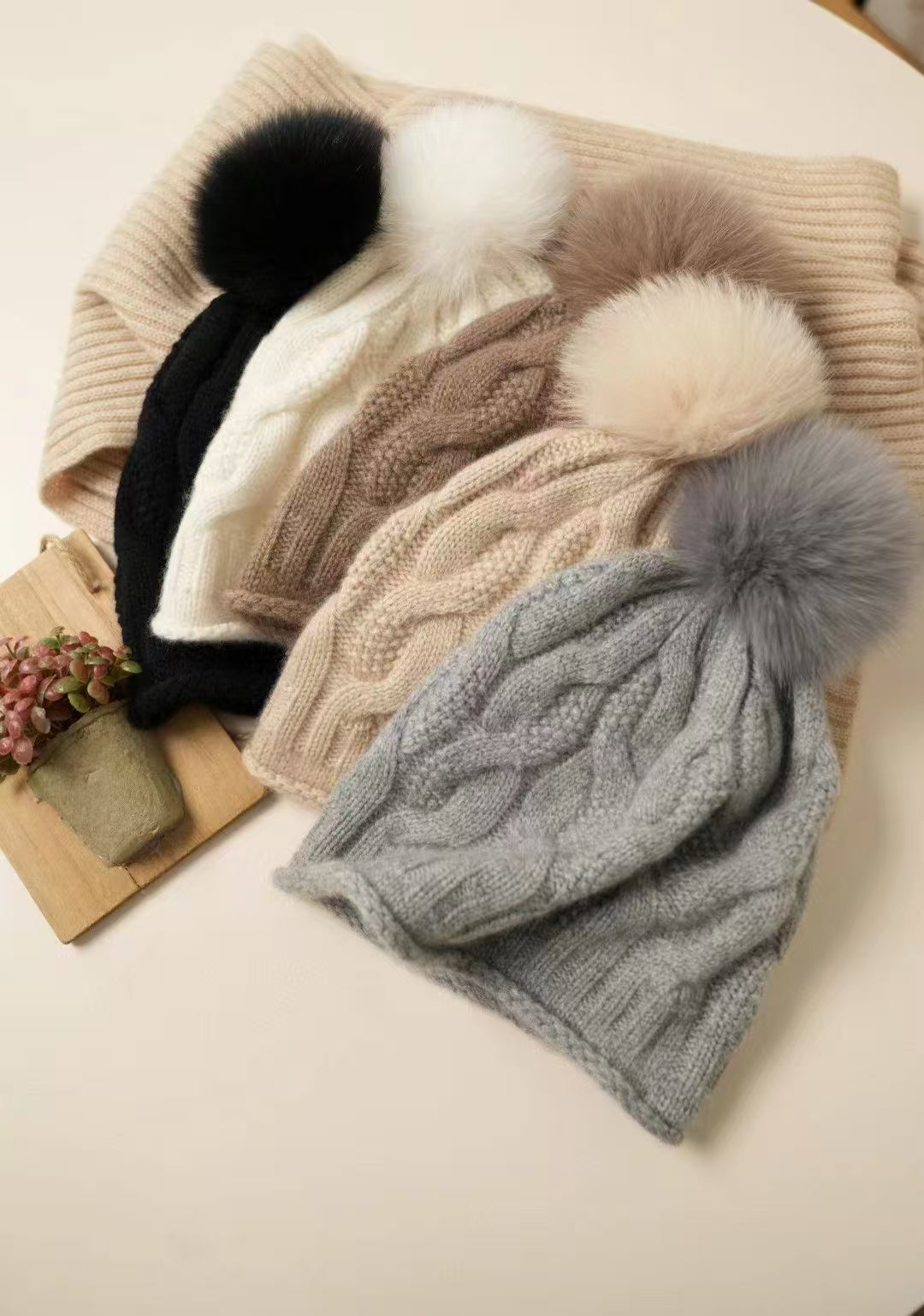 Pom Pom Beanie Cashmere