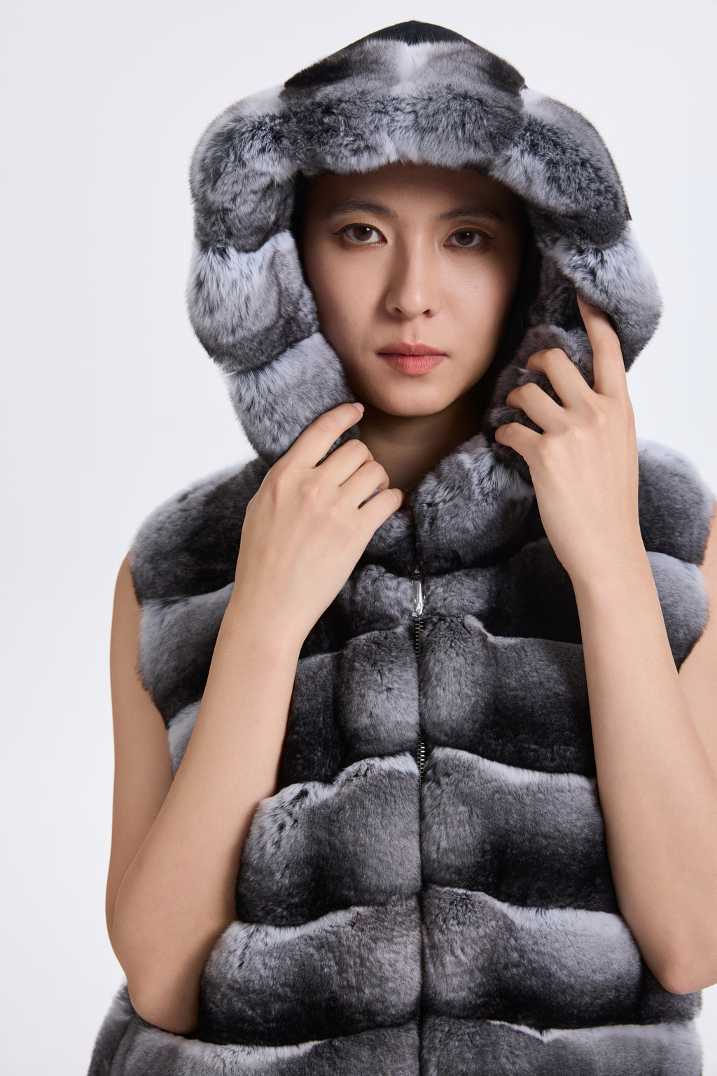 CHINCHILLA VEST WITH HOOD RUFF