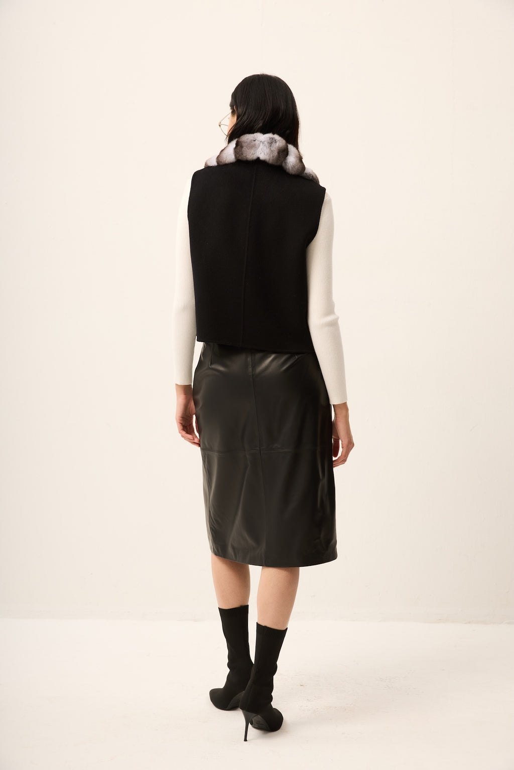 BLACK CASHMERE VEST WITH CHINCHILLA COLLAR