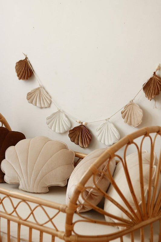 Beige Pearl” Velvet Garland with Shells